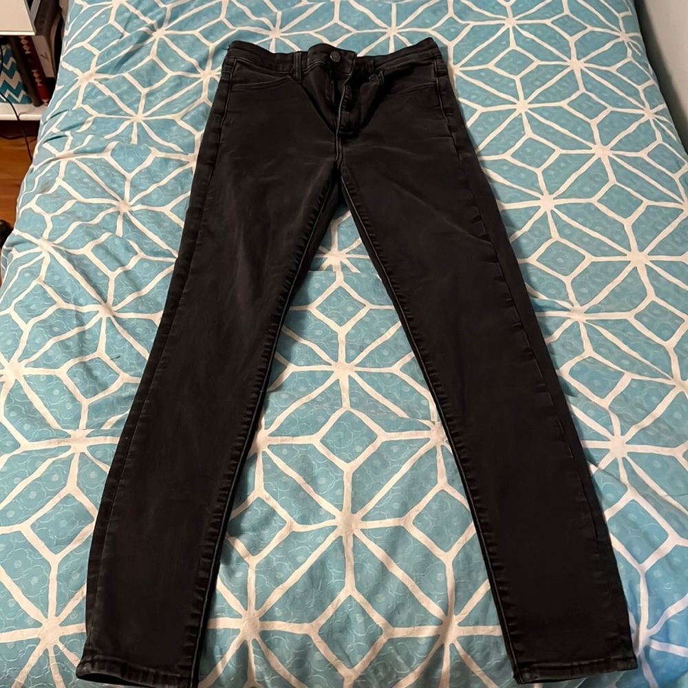 Black jagging‘s from American Eagle no holes
